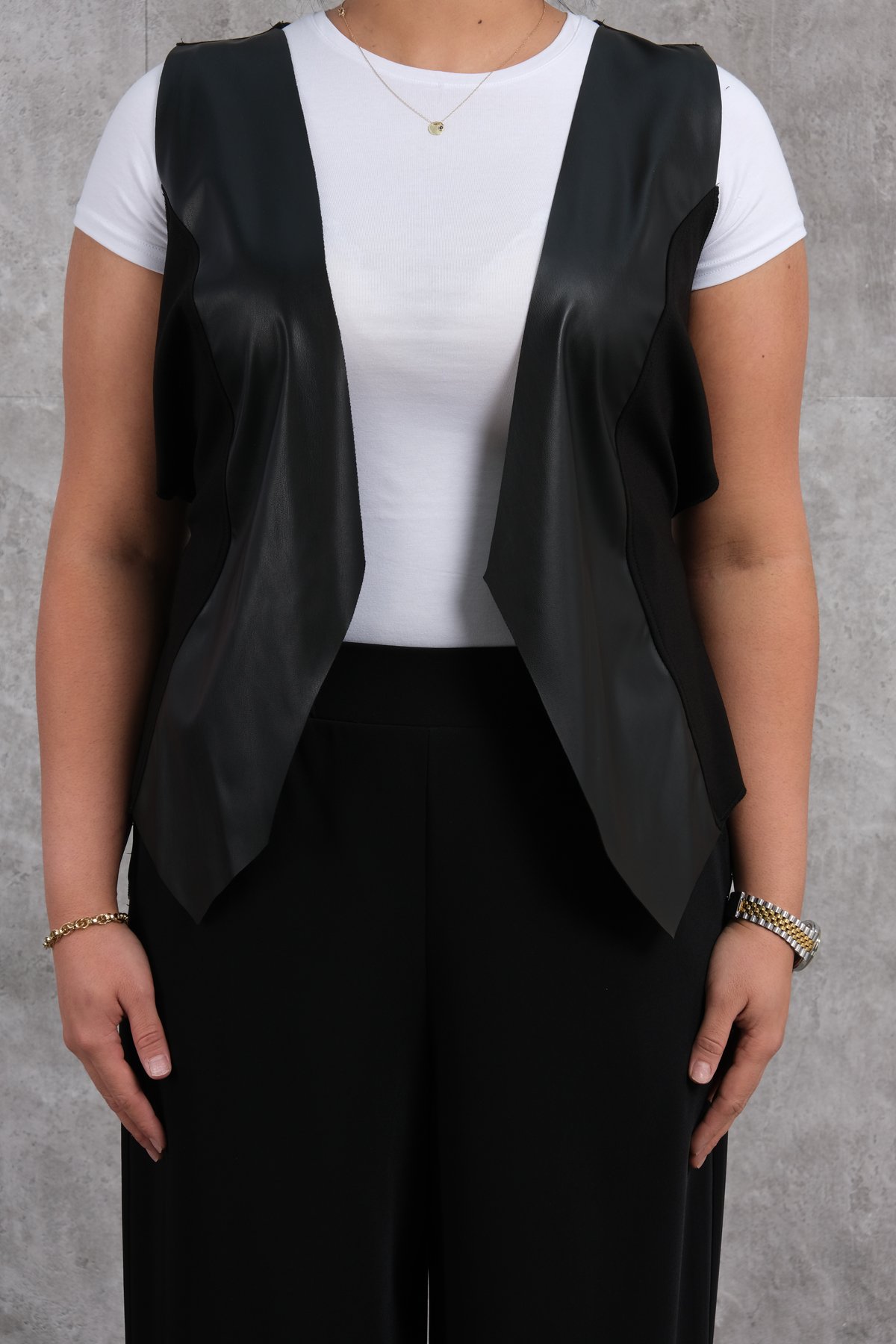 Жилет больших размеров-Черный