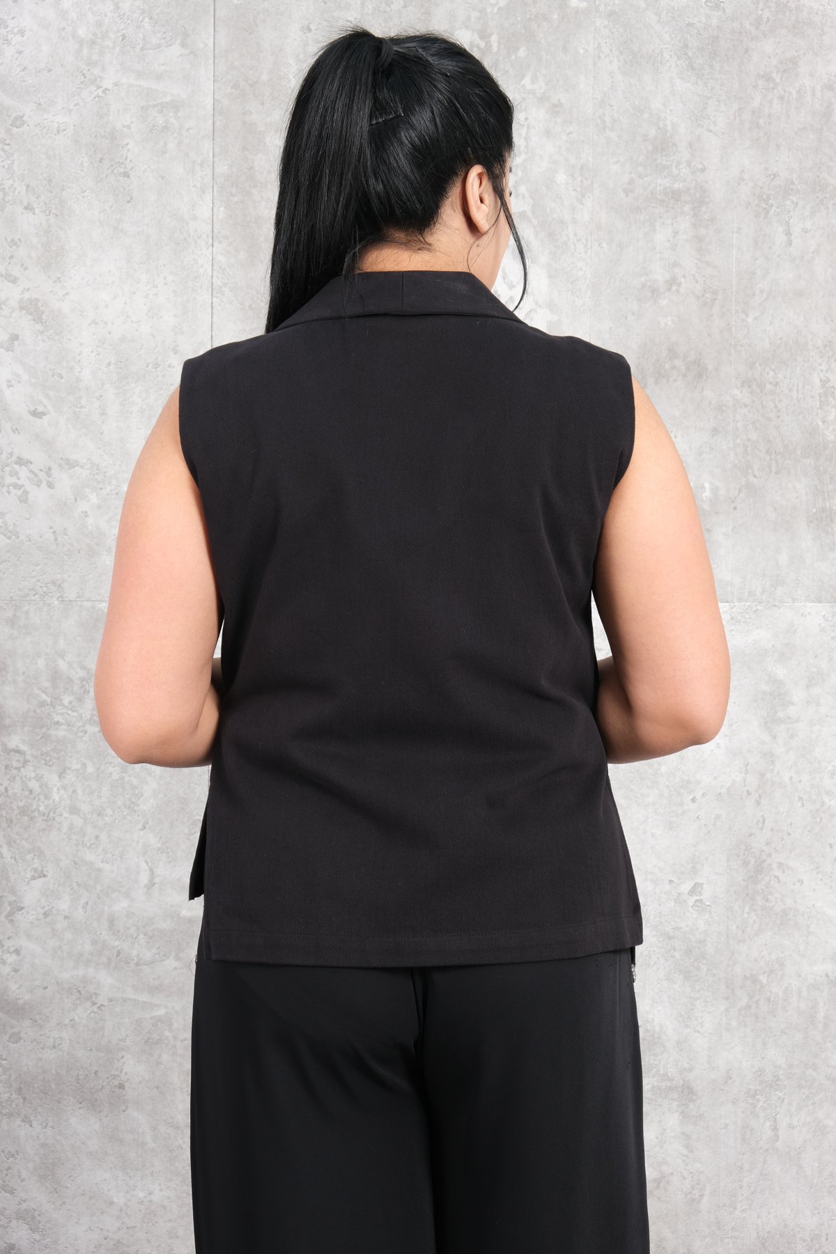 Жилет больших размеров-Черный