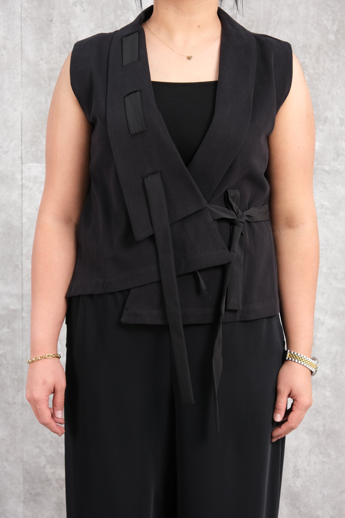 Жилет больших размеров-Черный