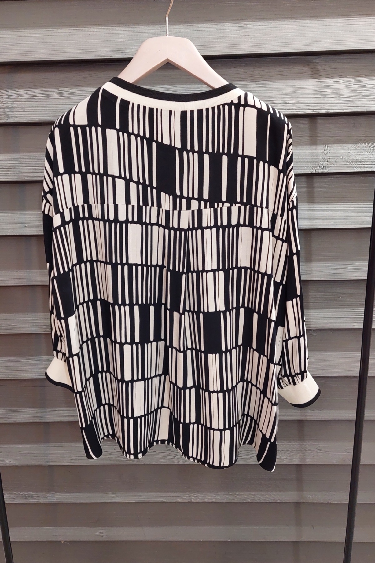 Blouses-Black-White