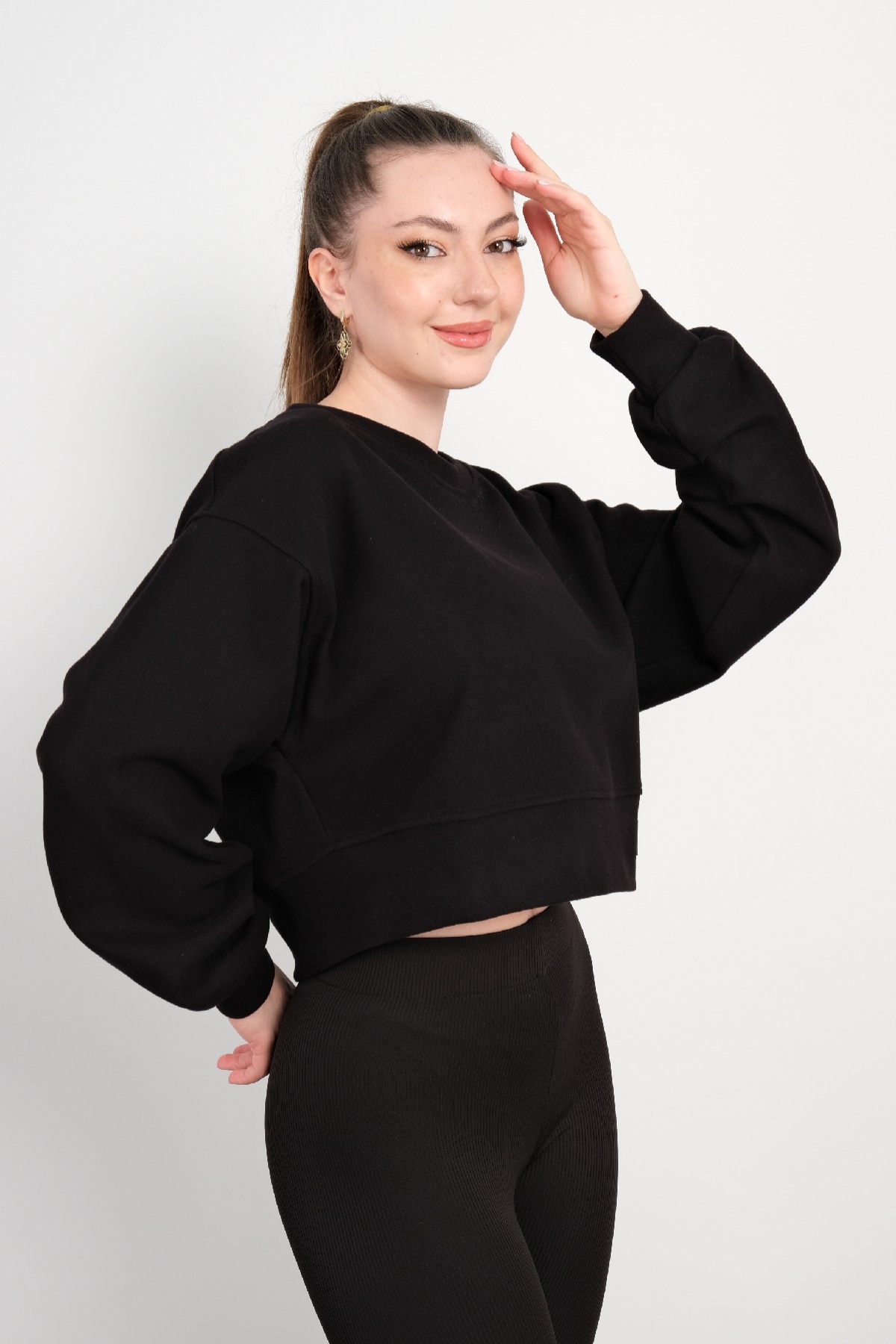 Crop Sweatshirt-Black