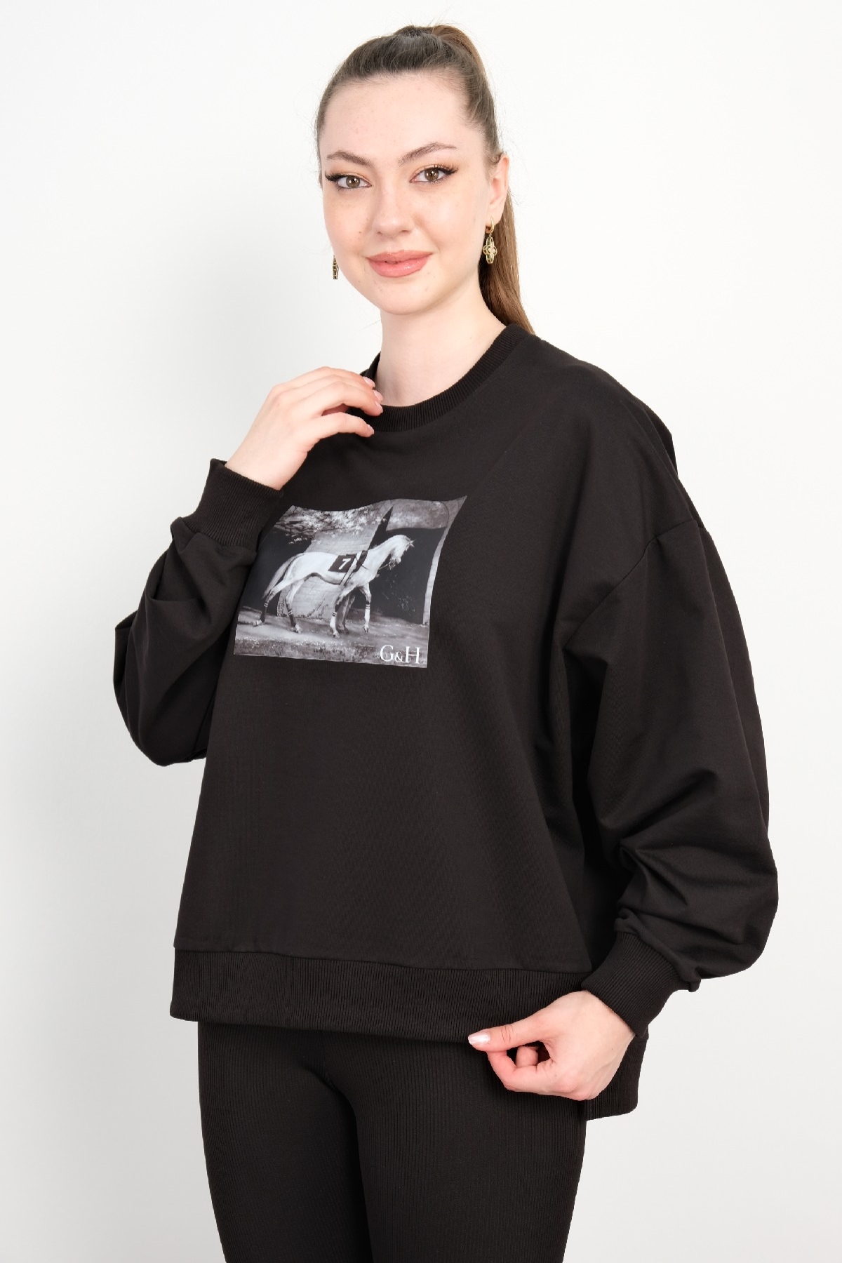 Yuvarlak Yaka Sweatshirt-Siyah